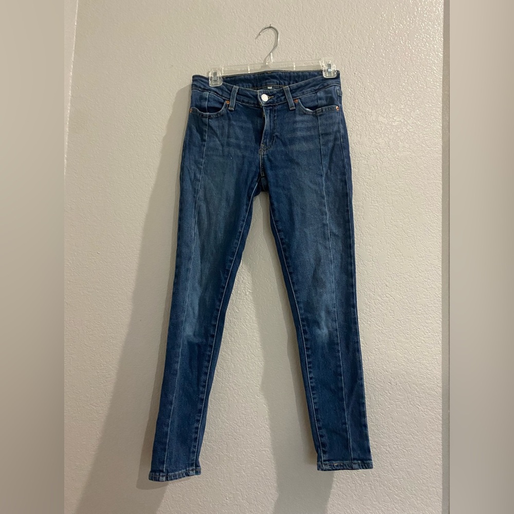 Levi’s size 26 skinny jeans.
